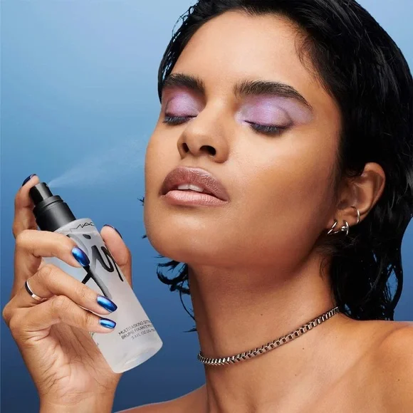 MAC Cosmetics Fix+ Multitasking Setting Spray - Picture 2 of 4